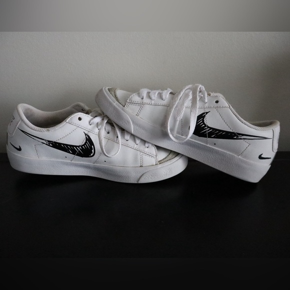 Nike Blazer Low White/Black Sketch Swoosh - Picture 4 of 4